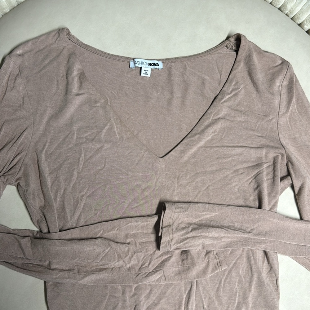FASHION NOVA V NECK LONG SLEEVE